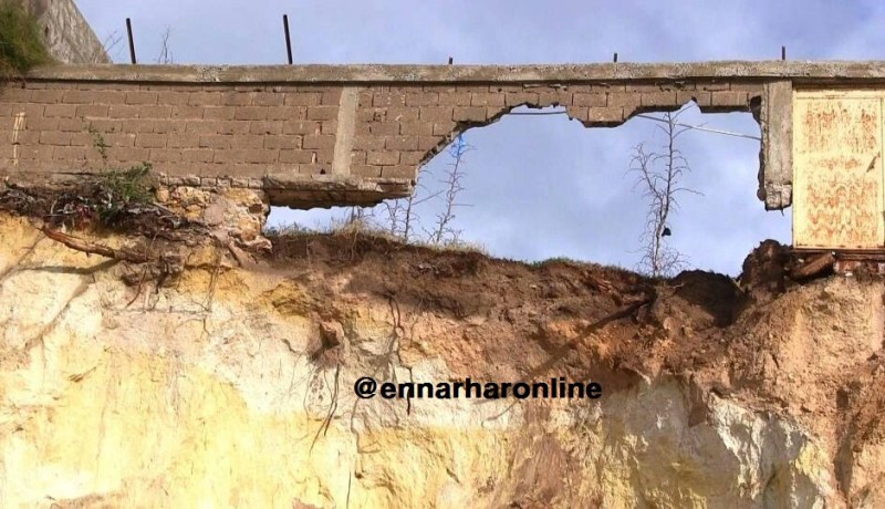 بالصور.. أشغال بناء نزل ببني صاف تتسبب في كارثة