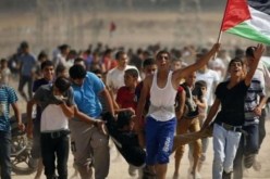 شهيد ومئات الجرحى في مسيرات العودة على حدود غزة