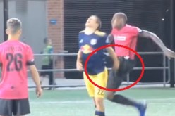 بالفيديو .. لاعب يركل بعنف مدافع الفريق الخصم في حركة لارياضية