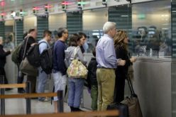 فرنسا تقرّر العودة لنظام العمل بإجبارية ترخيص الآباء بسفر أولادهم القصر