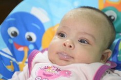 فيديو لرضيعة ذات شهرين تقصف والدها بكلمة I LOVE YOU