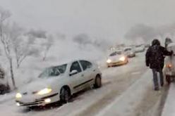 غلق طرق وطنية وولائية وعزل عديد القرى والمشاتي بسطيف بسبب الثلوج