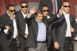 مرسي يثير اهتمام مؤيديه ومعارضيه في الشبكة العنكبوتية