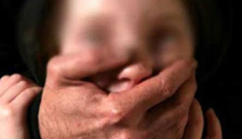 شباب يقدمون على خطف فتاة من وسط الشارع بقسنطينة