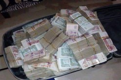الإطاحة برجل أعمال تورط في تبييض أموال وتهريب 80 مليار سنتيم إلى الخارج