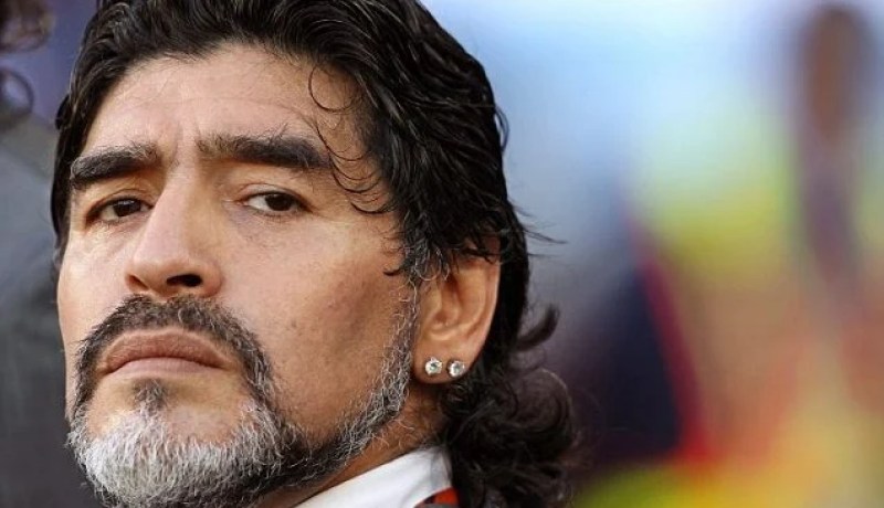 مارادونا يشن هجوما على رئيس الفيفا الجديد ويصفه بالخائن