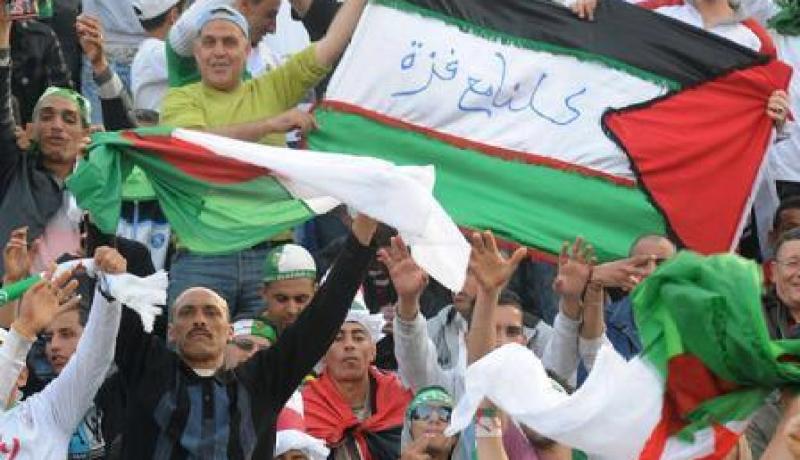الجماهير الجزائرية تثبت تعلقها بالقضية الفلسطينية