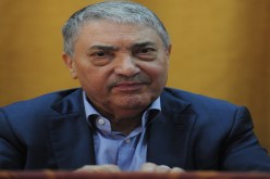 بن فليس يتبرأ من مدني مزراڤ