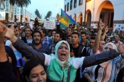 آلاف المغاربة  يتظاهرون احتجاجا على مقتل  بائع السمك