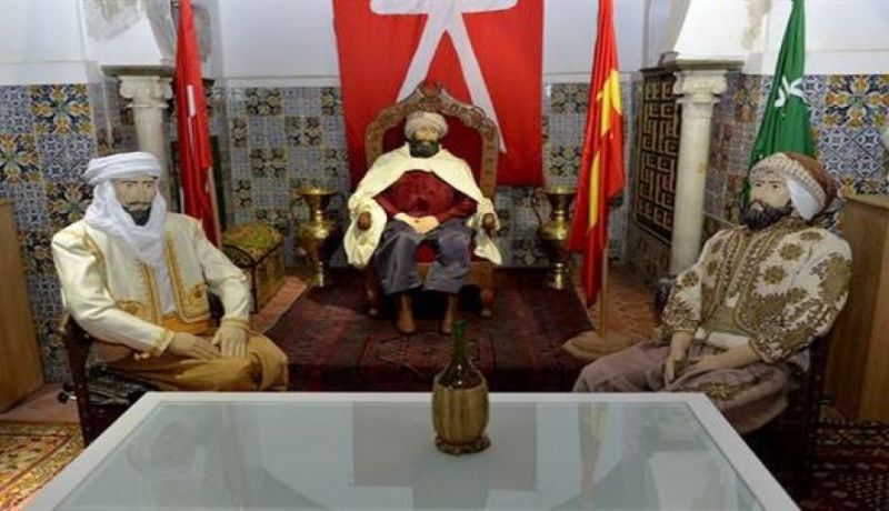 منحوتات أحمد باي ووزيريه المقربين تخطف أنظار الزوار