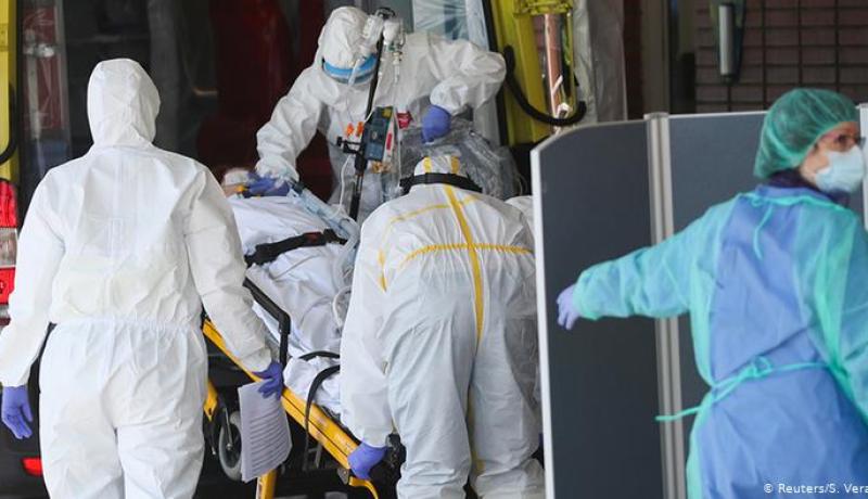 عدد الوفيات بفيروس كورونا حول العالم تتجاوز 550 ألفا