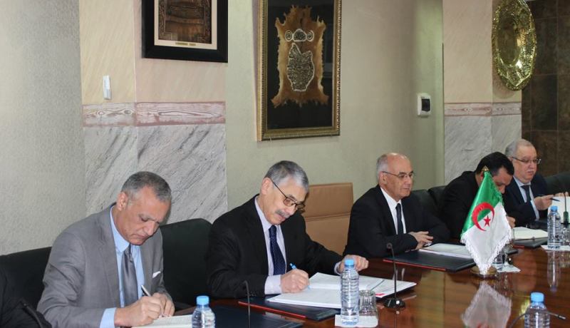 يوسفي يتباحث سبل تعزيز التعاون المنجمي والصناعي مع رومانيا
