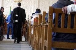 أب يعذب ابنته ويكبلها بسلاسل حديدية ويمنع عنها الأكل لأسبوع بالبليدة