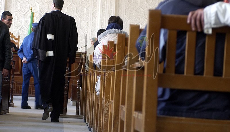 أب يعذب ابنته ويكبلها بسلاسل حديدية ويمنع عنها الأكل لأسبوع بالبليدة