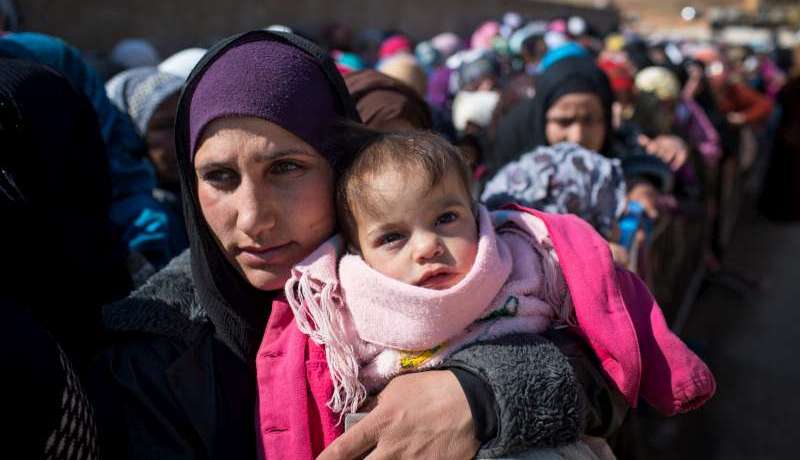 200ألف نازح فروا من مدينة الرقة السورية