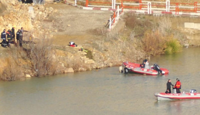 إنتشال جثة شخص من وادي بغليزان