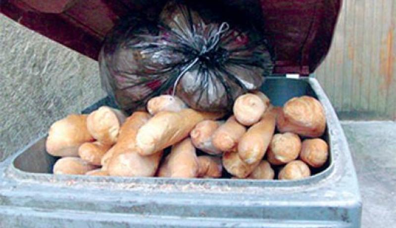 الملايين من الخبزات في النفايات خلال أولى أيام الشهر الفضيل