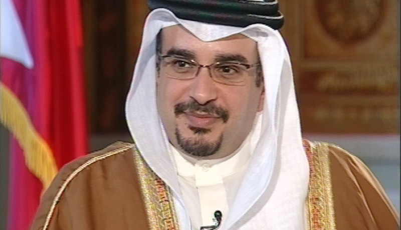 ولي عهد البحرين يدعو المعارضة إلى الحوار ويطالبها بإدانة العنف