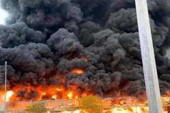 حريق مهول بسوق شعبي بإمارة عجمان في دولة الإمارات