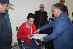 والي بشار يمنح شابا 150 مليون سنتيم للعلاج بالخارج