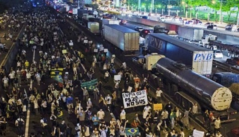 مسيرات حاشدة في البرازيل احتجاجا على ارتفاع الأسعار والفساد