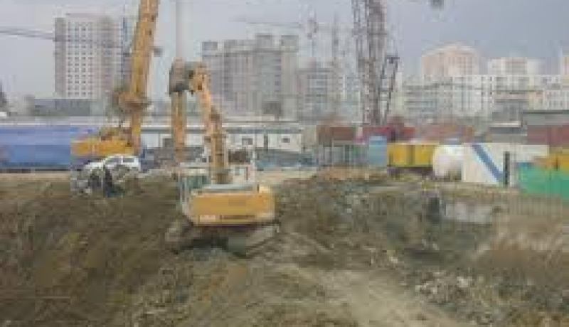 المقاولون يشيدون بقرار منح مشاريع بالتراضي للمؤسسات الوطنية التابعة لقطاع البناء
