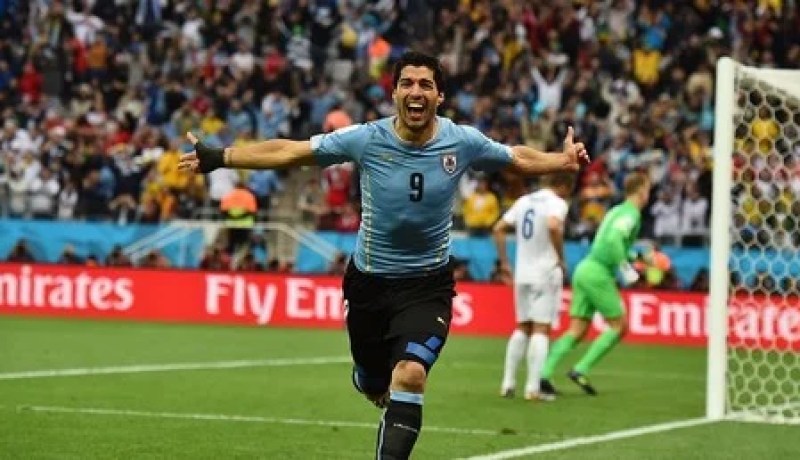 انكلترا على شفير الإقصاء بعد هزيمتها 2-1 أمام الأوروغواي