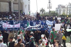 الجمعة الرابعة.. شعارات جديدة والهدف واحد ” لا للتأجيل نعم للتغيير”