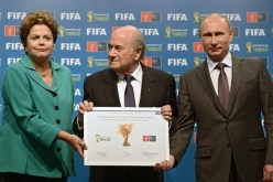 الرئيس بوتين يتسلم علم استضافة روسيا لمونديال 2018