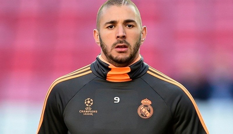 ريال مدريد يعلن رسميا تجديد عقد بنزيمة لخمس سنوات