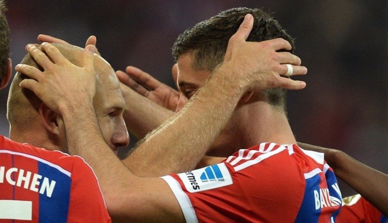 بايرن ميونيخ يبدأ حملة الدفاع عن لقبه بفوز صعب على فولفسبورغ 2-1