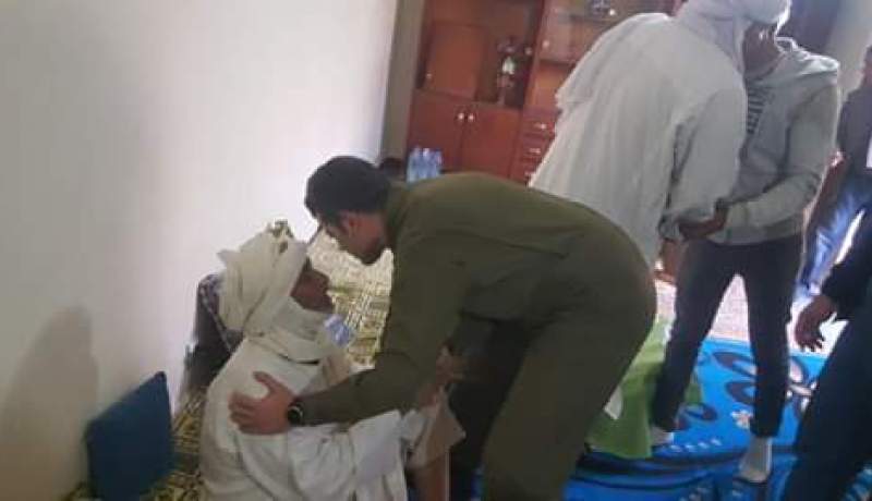 بالصور.. زملاء شهيد الوطن الطيار طواهرية حسين يؤدون واجب العزاء