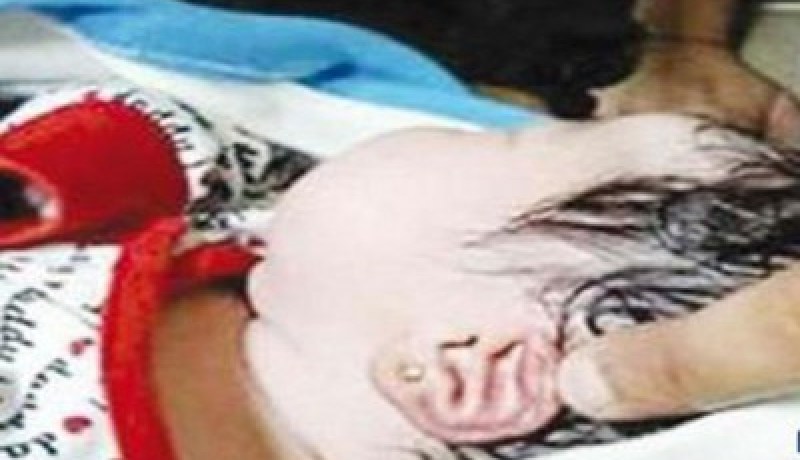 لفظ الجلالة على أذن مولودة مصرية