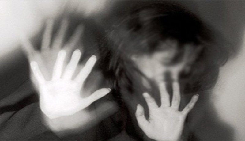 ينقذ ابنة أخته المعاقة ذهنياً من الاغتصاب ليغتصبها