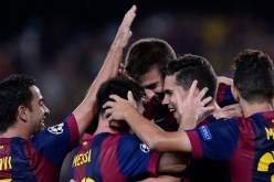 ضربة رأس بيكيه تمنح برشلونة فوزا باهتا 1-0 على أبويل في دوري الأبطال