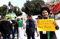 بالصور.. هكذا عبر الفنانون بجيجل عن دعمهم للحراك ورفضهم للنظام القائم