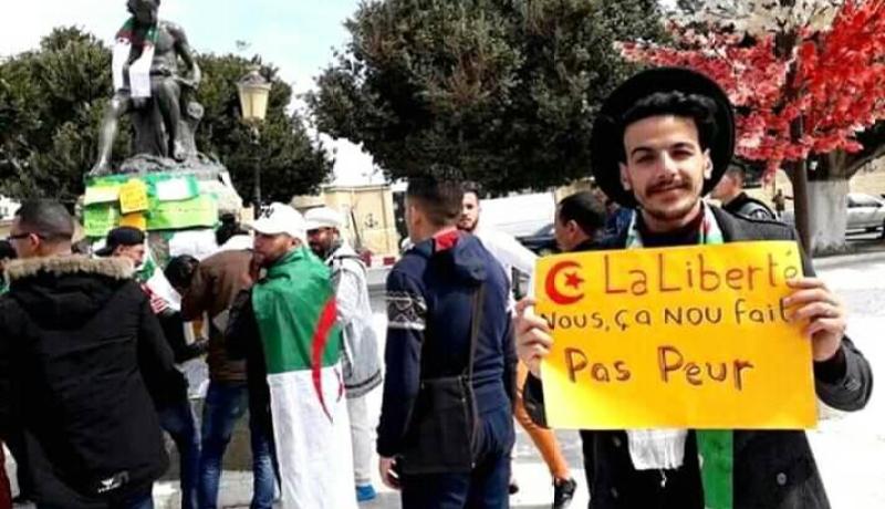 بالصور.. هكذا عبر الفنانون بجيجل عن دعمهم للحراك ورفضهم للنظام القائم