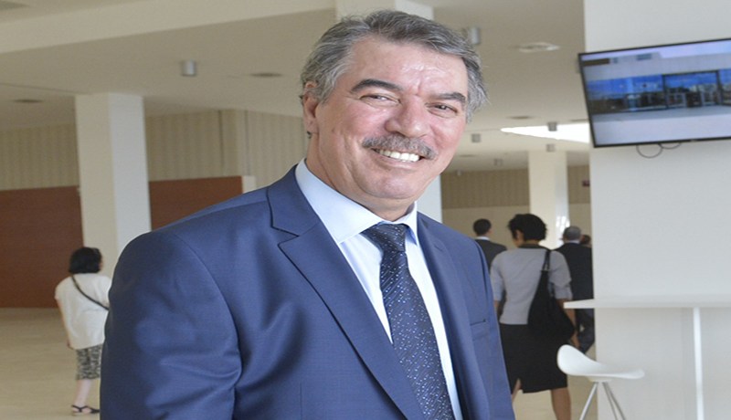 حجّار عازف ماهر على  البيانو