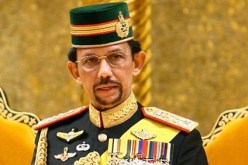 سلطان بروناي يحظّر على المسلمين الاحتفال بالكريسماس ويهددهم بالسجن