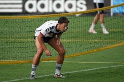 أوزيل يغيب 3 أشهر عن الملاعب