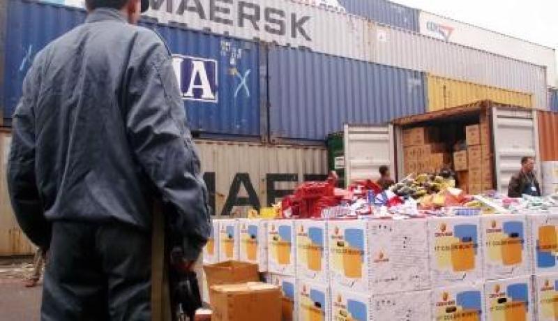فصل ومتابعة أكثر من 200 إطار في الجمارك في قضايا فساد