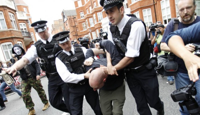 بريطانيا تعتقل 6 أشخاص للإشتباه في تخطيطهم لهجمات إرهابية
