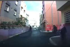 بالفيديو.. شاب يصارع لصًا مسلحًا بسيف