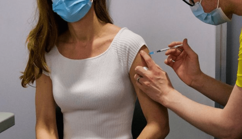 دوقة كامبريدج كايت ميدلتون تتلقى لقاح كورونا