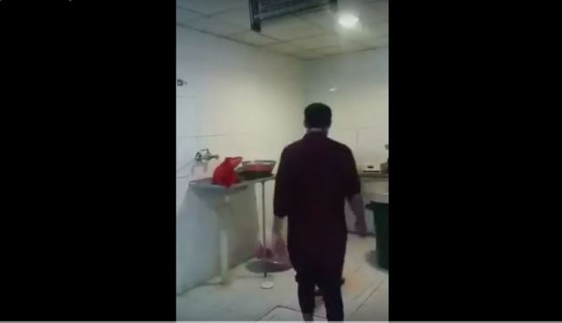 بالفيديو.. إغلاق مطعم بسبب هذا التصرف