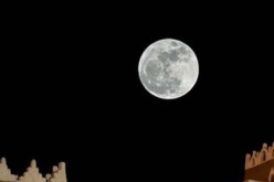 بالفيديو رصد القمر العملاق في العديد من ولايات الوطن