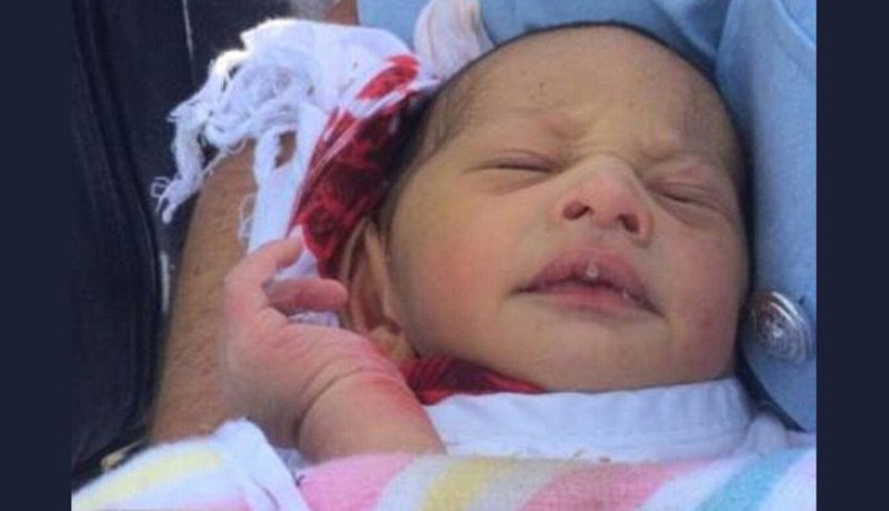 رضيع يبقى حيا 5 أيام بعد إلقائه في بالوعة صرف مياه الامطار