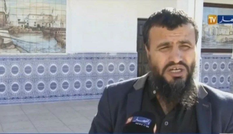 الديوان الوطني للحج والعمرة ينفي وضع جواز سفر للمعتمرين