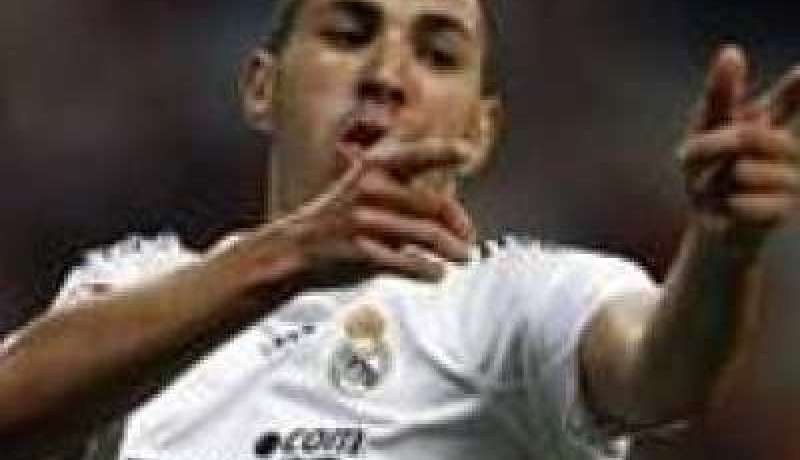 فيرجسون يفكر فى بنزيما