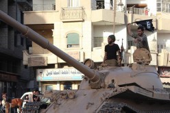 السلطات العراقية تحقق مع ضابط كبير كان ينوي تهريب أسلحة لـ”داعش”